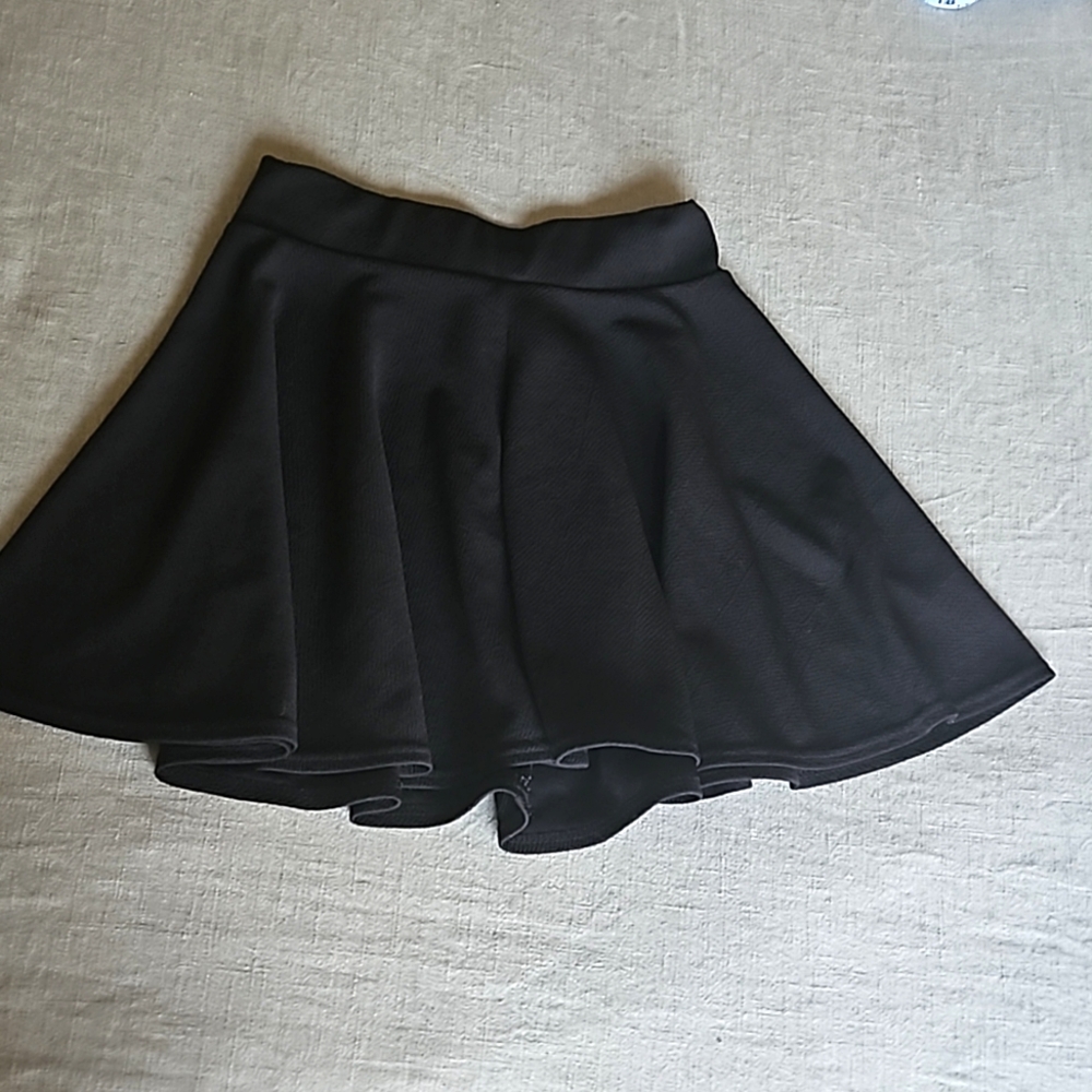 Black skater skirt